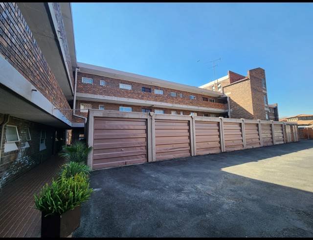2 BEDROOM FLAT FOR SALE IN THREE RIVERS PROPER